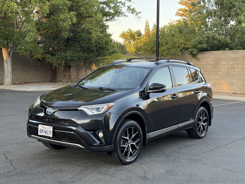 2017 Toyota RAV4 Hybrid SE  