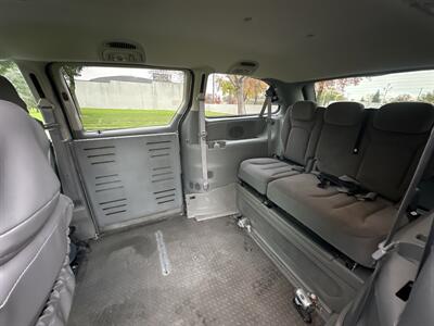 2007 Chrysler Town & Country Touring HANDICAP WHEELCHAIR ACCESSIBLE VAN - Photo 18 - Sacramento, CA 95821