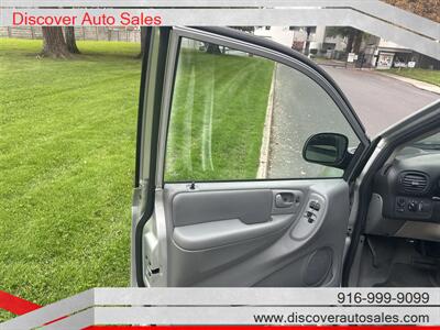 2007 Chrysler Town & Country Touring HANDICAP WHEELCHAIR ACCESSIBLE VAN - Photo 14 - Sacramento, CA 95821