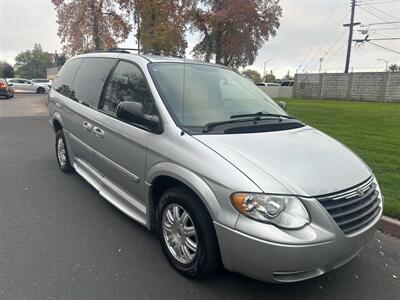 2007 Chrysler Town & Country Touring HANDICAP WHEELCHAIR ACCESSIBLE VAN - Photo 8 - Sacramento, CA 95821