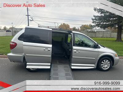 2007 Chrysler Town & Country Touring HANDICAP WHEELCHAIR ACCESSIBLE VAN - Photo 2 - Sacramento, CA 95821