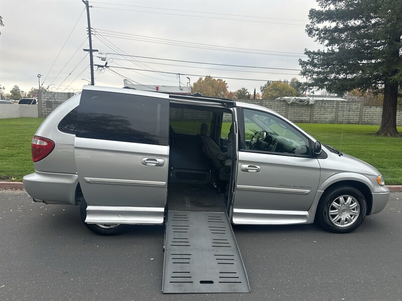2007 Chrysler Town & Country Touring  HANDICAP WHEELCHAIR ACCESSIBLE VAN