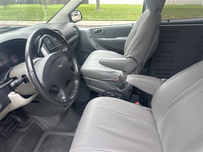2007 Chrysler Town & Country Touring HANDICAP WHEELCHAIR ACCESSIBLE VAN - Photo 15 - Sacramento, CA 95821