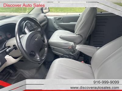 2007 Chrysler Town & Country Touring HANDICAP WHEELCHAIR ACCESSIBLE VAN - Photo 15 - Sacramento, CA 95821