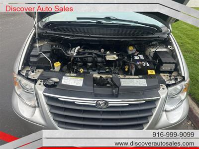 2007 Chrysler Town & Country Touring HANDICAP WHEELCHAIR ACCESSIBLE VAN - Photo 24 - Sacramento, CA 95821