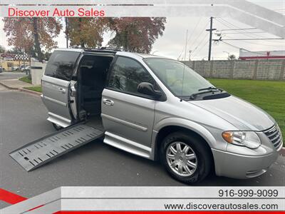 2007 Chrysler Town & Country Touring HANDICAP WHEELCHAIR ACCESSIBLE VAN - Photo 3 - Sacramento, CA 95821