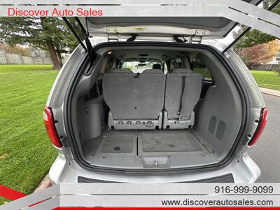 2007 Chrysler Town & Country Touring HANDICAP WHEELCHAIR ACCESSIBLE VAN - Photo 21 - Sacramento, CA 95821