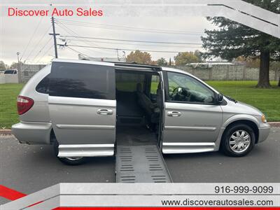 2007 Chrysler Town & Country Touring HANDICAP WHEELCHAIR ACCESSIBLE VAN - Photo 4 - Sacramento, CA 95821
