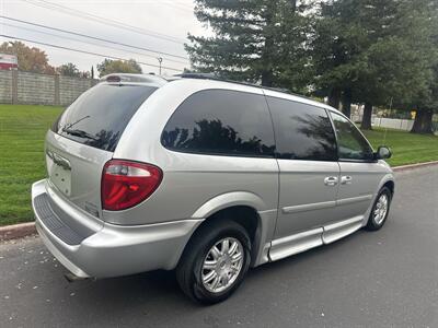 2007 Chrysler Town & Country Touring HANDICAP WHEELCHAIR ACCESSIBLE VAN - Photo 10 - Sacramento, CA 95821