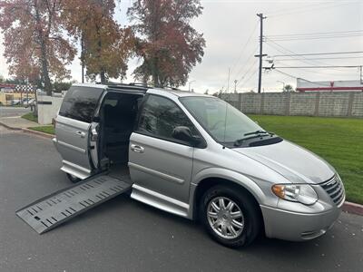 2007 Chrysler Town & Country Touring HANDICAP WHEELCHAIR ACCESSIBLE VAN - Photo 6 - Sacramento, CA 95821