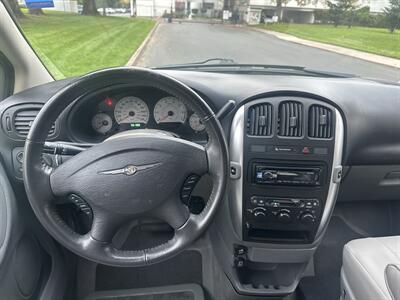 2007 Chrysler Town & Country Touring HANDICAP WHEELCHAIR ACCESSIBLE VAN - Photo 16 - Sacramento, CA 95821