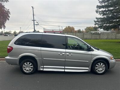 2007 Chrysler Town & Country Touring HANDICAP WHEELCHAIR ACCESSIBLE VAN - Photo 9 - Sacramento, CA 95821