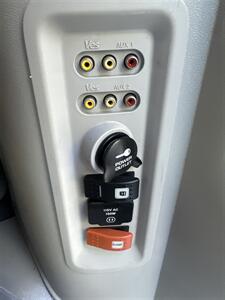 2010 Chrysler Town & Country Touring  HANDICAP WHEELCHAIR ACCESSIBLE VAN - Photo 25 - Sacramento, CA 95821