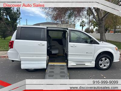 2014 Dodge Grand Caravan SE HANDICAP WHEELCHAIR ACCESSIBLE VAN - Photo 3 - Sacramento, CA 95821