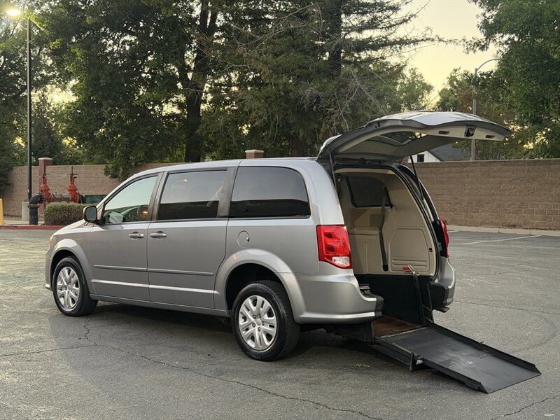 2017 Dodge Grand Caravan SE  HANDICAP WHEELCHAIR ACCESSIBLE VAN