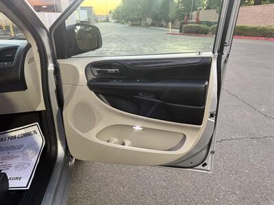 2017 Dodge Grand Caravan SE HANDICAP WHEELCHAIR ACCESSIBLE VAN - Photo 17 - Sacramento, CA 95821