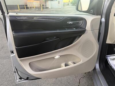 2017 Dodge Grand Caravan SE HANDICAP WHEELCHAIR ACCESSIBLE VAN - Photo 15 - Sacramento, CA 95821