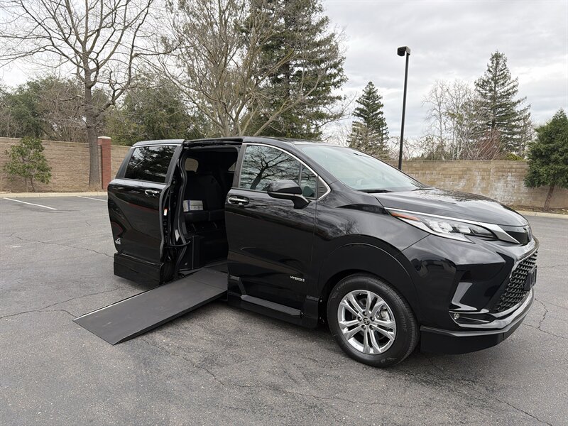 2021 Toyota Sienna XSE 7-Passenger  HANDICAP WHEELCHAIR ACCESSIBLE VAN