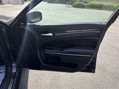 2013 Chrysler 300C   - Photo 16 - Sacramento, CA 95821