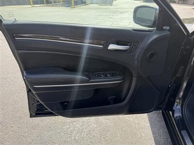 2013 Chrysler 300C   - Photo 10 - Sacramento, CA 95821