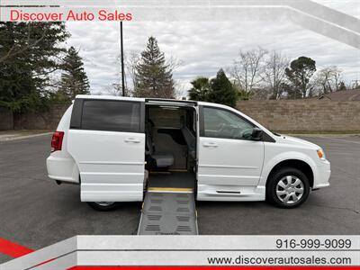 2017 Dodge Grand Caravan SE  HANDICAP WHEELCHAIR ACCESSIBLE VAN - Photo 3 - Sacramento, CA 95821