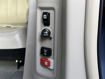2011 Chrysler Town & Country Touring-L HANDICAP WHEELCHAIR ACCESSIBLE VAN - Photo 21 - Sacramento, CA 95821