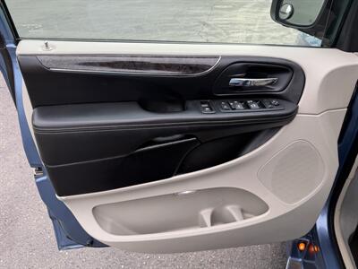 2011 Chrysler Town & Country Touring-L HANDICAP WHEELCHAIR ACCESSIBLE VAN - Photo 20 - Sacramento, CA 95821