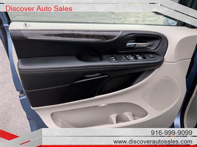 2011 Chrysler Town & Country Touring-L HANDICAP WHEELCHAIR ACCESSIBLE VAN - Photo 19 - Sacramento, CA 95821