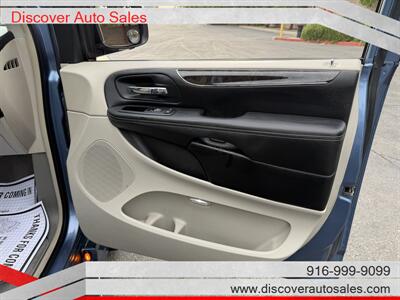 2011 Chrysler Town & Country Touring-L HANDICAP WHEELCHAIR ACCESSIBLE VAN - Photo 18 - Sacramento, CA 95821