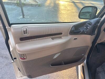 2000 Chrysler Town & Country LXi  Handicap wheelchair accessible van - Photo 22 - Sacramento, CA 95821