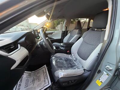 2020 Toyota RAV4 XLE - Photo 7 - Sacramento, CA 95821