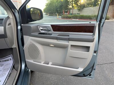 2010 Chrysler Town & Country Touring HANDICAP WHEELCHAIR ACCESSIBLE VAN - Photo 15 - Sacramento, CA 95821