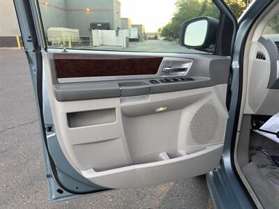 2010 Chrysler Town & Country Touring HANDICAP WHEELCHAIR ACCESSIBLE VAN - Photo 23 - Sacramento, CA 95821