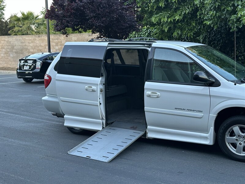 2006 Dodge Grand Caravan SXT  HANDICAP WHEELCHAIR ACCESSIBLE VAN