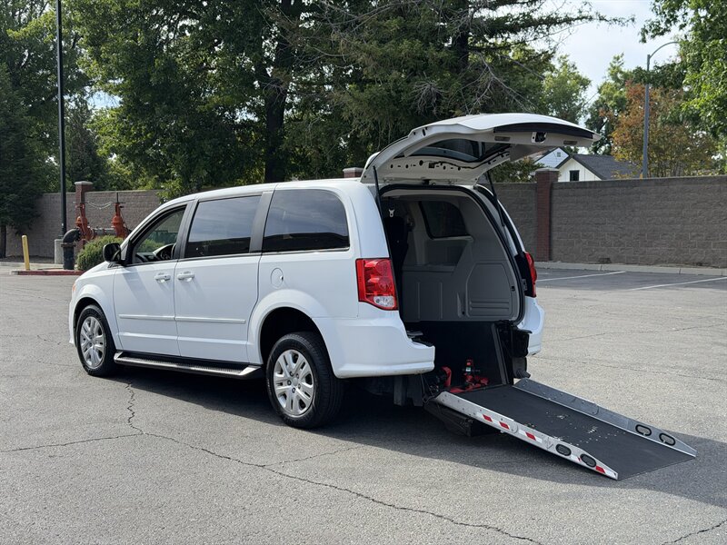 2016 Dodge Grand Caravan American Value Package  HANDICAP WHEELCHAIR ACCESSIBLE VAN