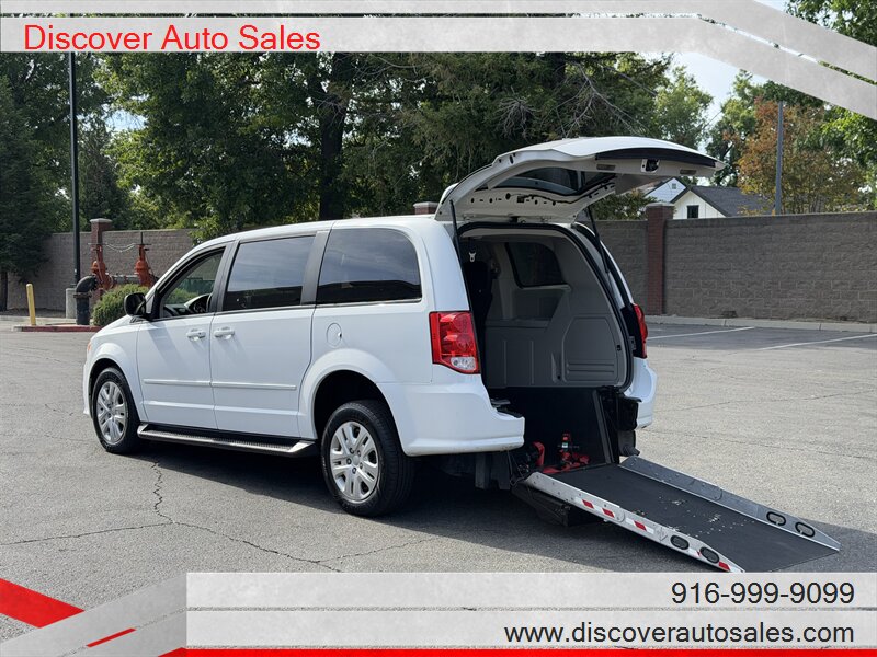 2016 Dodge Grand Caravan SE's photo