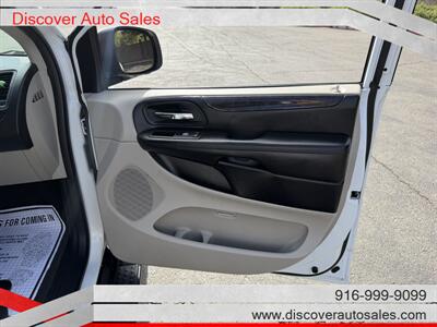 2016 Dodge Grand Caravan American Value Package HANDICAP WHEELCHAIR ACCESSIBLE VAN - Photo 12 - Sacramento, CA 95821