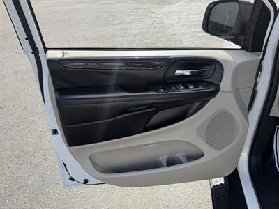 2016 Dodge Grand Caravan American Value Package HANDICAP WHEELCHAIR ACCESSIBLE VAN - Photo 17 - Sacramento, CA 95821