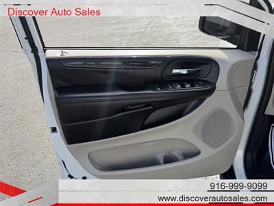 2016 Dodge Grand Caravan American Value Package HANDICAP WHEELCHAIR ACCESSIBLE VAN - Photo 17 - Sacramento, CA 95821