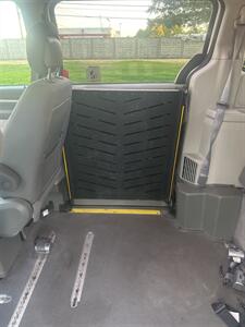 2010 Dodge Grand Caravan SE  HANDICAP WHEELCHAIR ACCESSIBLE VAN - Photo 17 - Sacramento, CA 95821