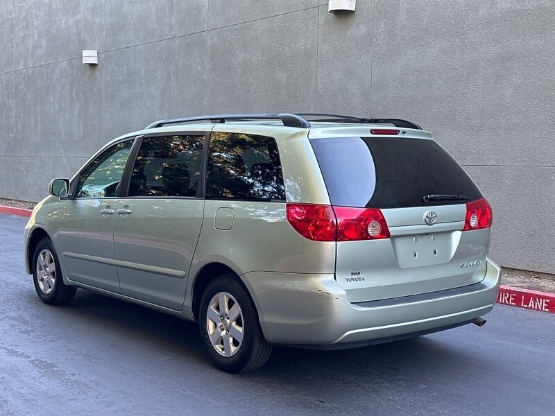 2006 Toyota Sienna XLE photo 27