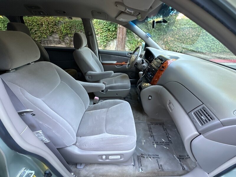 2006 Toyota Sienna XLE photo 18