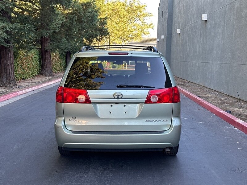 2006 Toyota Sienna XLE photo 28