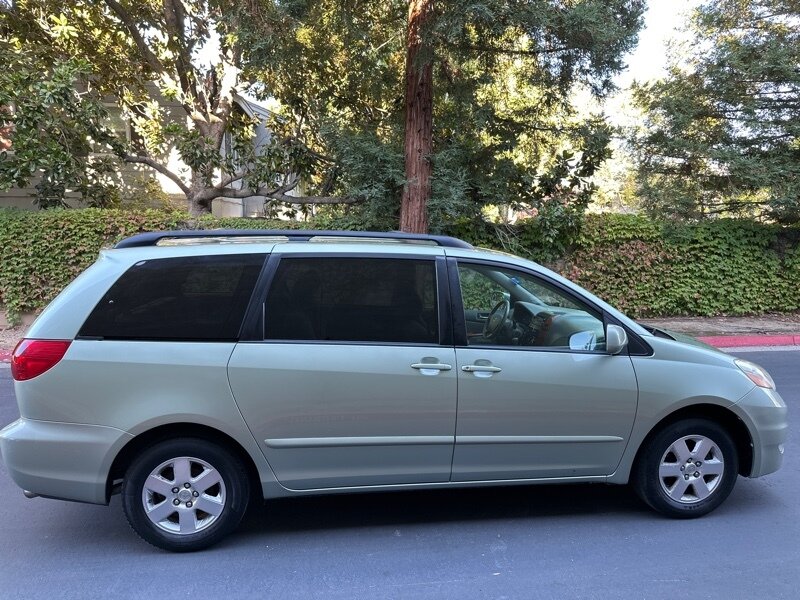 2006 Toyota Sienna XLE photo 30