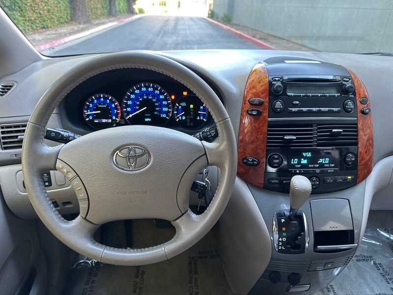 2006 Toyota Sienna XLE photo 41