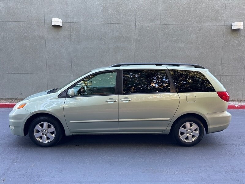 2006 Toyota Sienna XLE photo 4