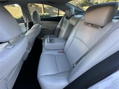 2011 Lexus ES 350   - Photo 10 - Sacramento, CA 95821