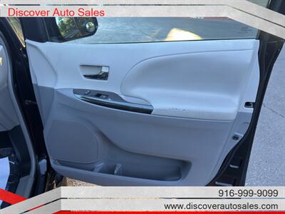 2013 Toyota Sienna SE 8-Passenger  HANDICAP WHEELCHAIR ACCESSIBLE VAN - Photo 15 - Sacramento, CA 95821