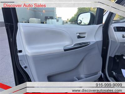 2013 Toyota Sienna SE 8-Passenger  HANDICAP WHEELCHAIR ACCESSIBLE VAN - Photo 17 - Sacramento, CA 95821