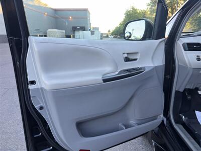 2013 Toyota Sienna SE 8-Passenger  HANDICAP WHEELCHAIR ACCESSIBLE VAN - Photo 34 - Sacramento, CA 95821